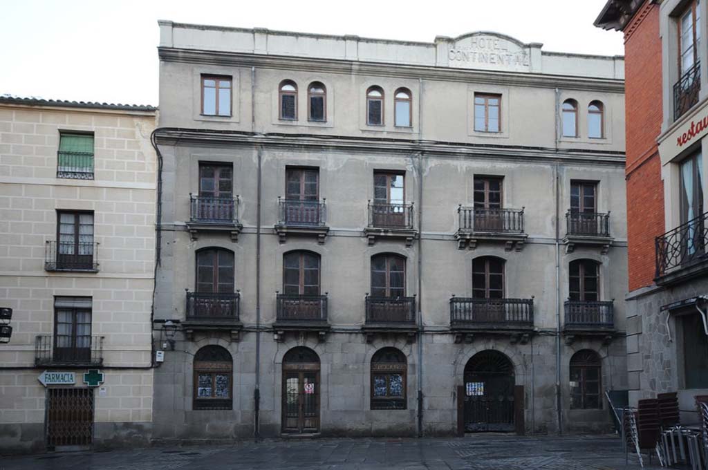 Abandono del edificio antiguo hotel Continental