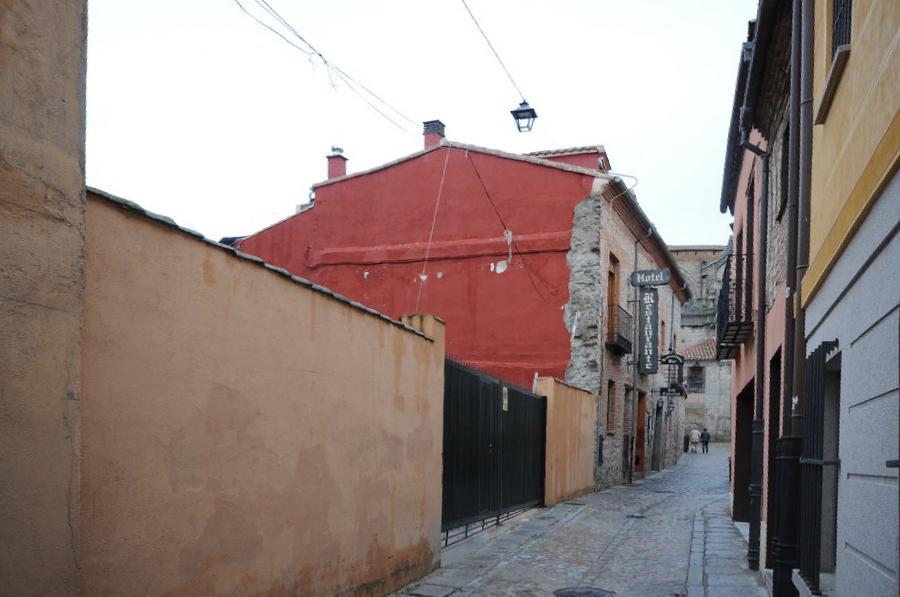 Los viejos edificios enseñan sus entrañas tras el derribo