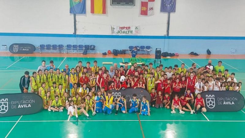 200 niños y niñas de toda Ávila disfrutan en El Tiemblo de la Fiesta del Baloncesto Provincial