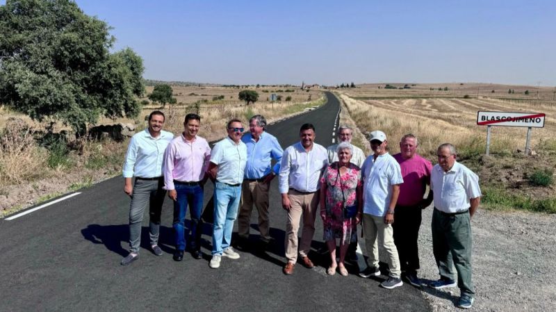 García visita las obras de dos carreteras de acceso a varios municipios de la Sierra de Ávila