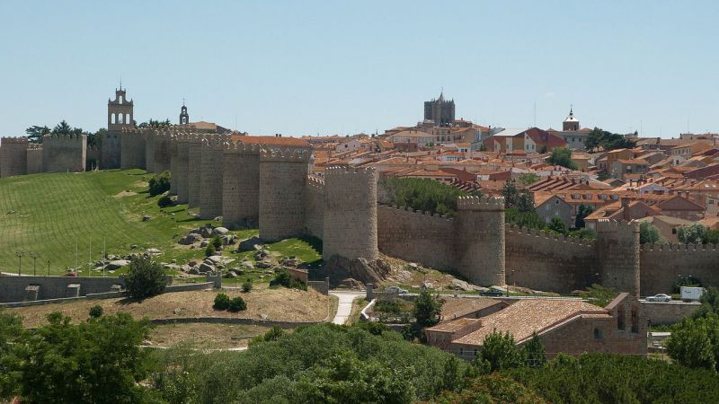 Ávila da los primeros pasos para su hermanamiento con Baeza (Jaén)