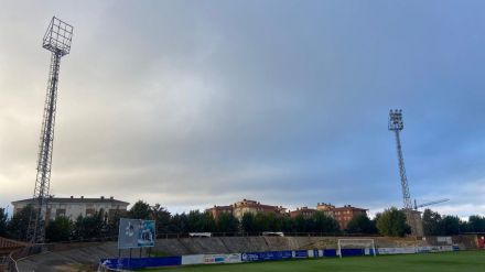 Comienzan los trabajos de renovación del alumbrado del estadio Adolfo Suárez