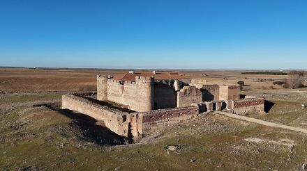 El Castillo Palacio de Castroviejo, testigo silencioso de la Historia Medieval de Ávila