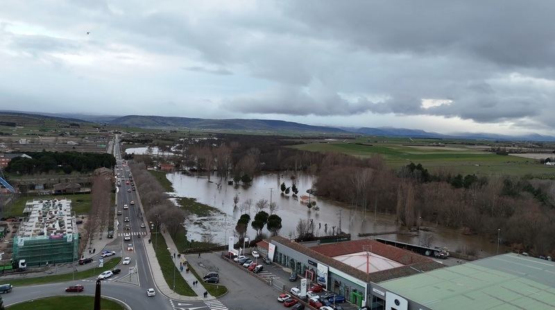 Ávila se enfrenta a la fuerza del río Adaja: inundaciones golpean la ciudad