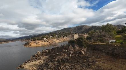 Islas y castillos en el Pantano de Burguillo