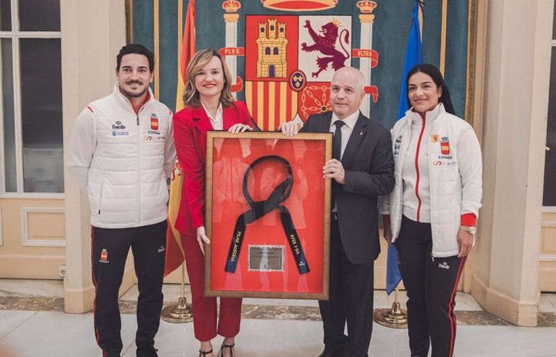 Pilar Alegría honra a los medallistas españoles de karate en el Ministerio