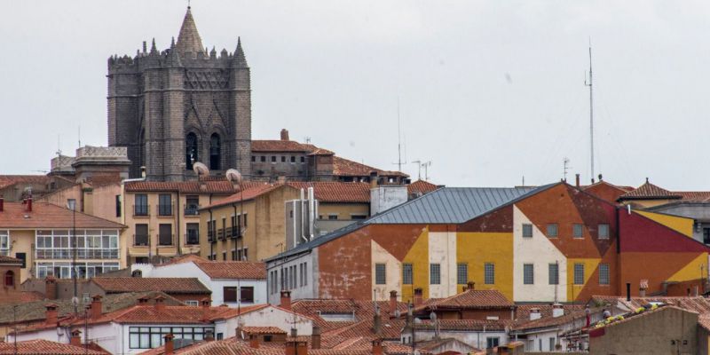 La red de calor de la ciudad de Ávila comenzará a dar servicio en las próximas semanas, una vez concluidos los trabajos en la central de energía, que produ